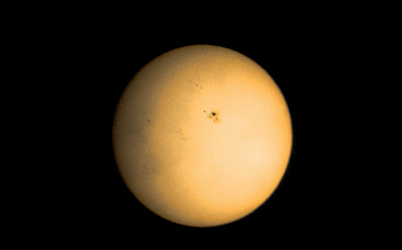 Sonne zeigt große Fleckengruppe