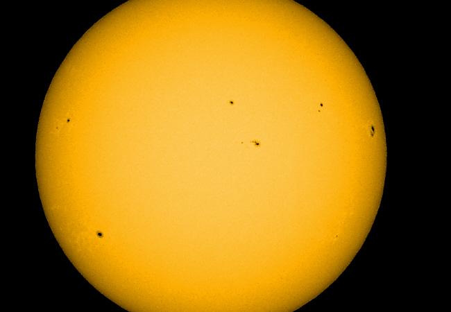 Ein aktueller Blick zu Sonne am 6. August 2023