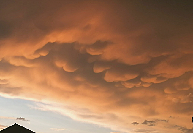 Mammatus-Gewitterwolken über der Sternwarte Huchenfeld