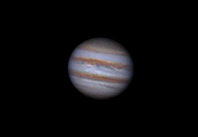 Ein kurzer Blick auf Jupiter zwischen Wolkenlücken