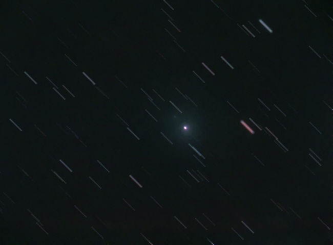 Schwacher Komet C/2018 W2 (Africano) steht aktuell hoch am Sternhimmel